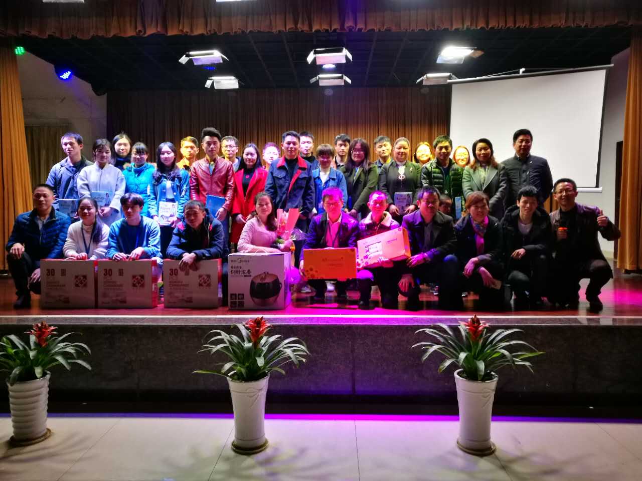 ȫѶ600cc��ײ�(�й�)���޹�˾����