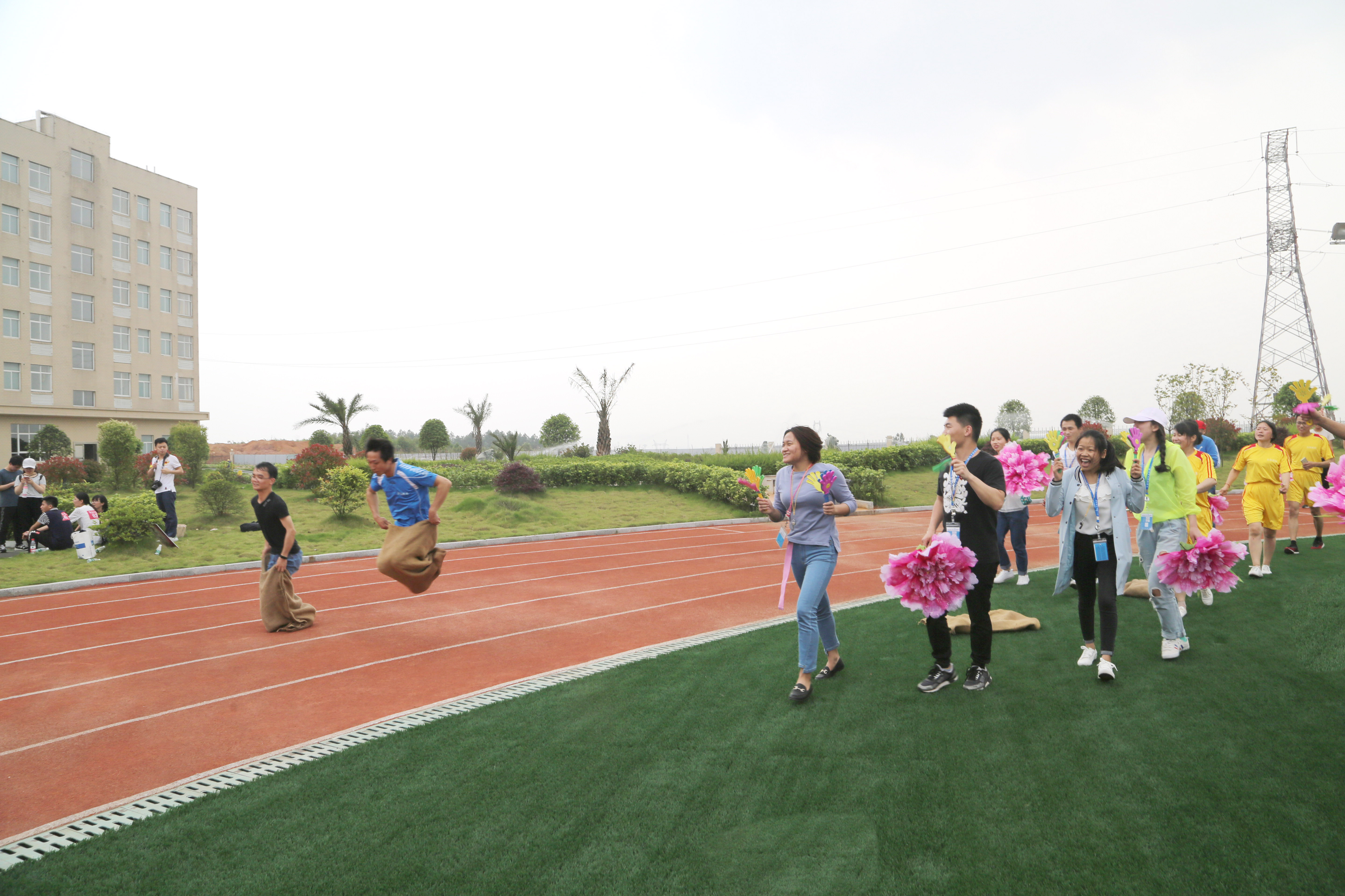 ȫѶ600cc��ײ�(�й�)���޹�˾����