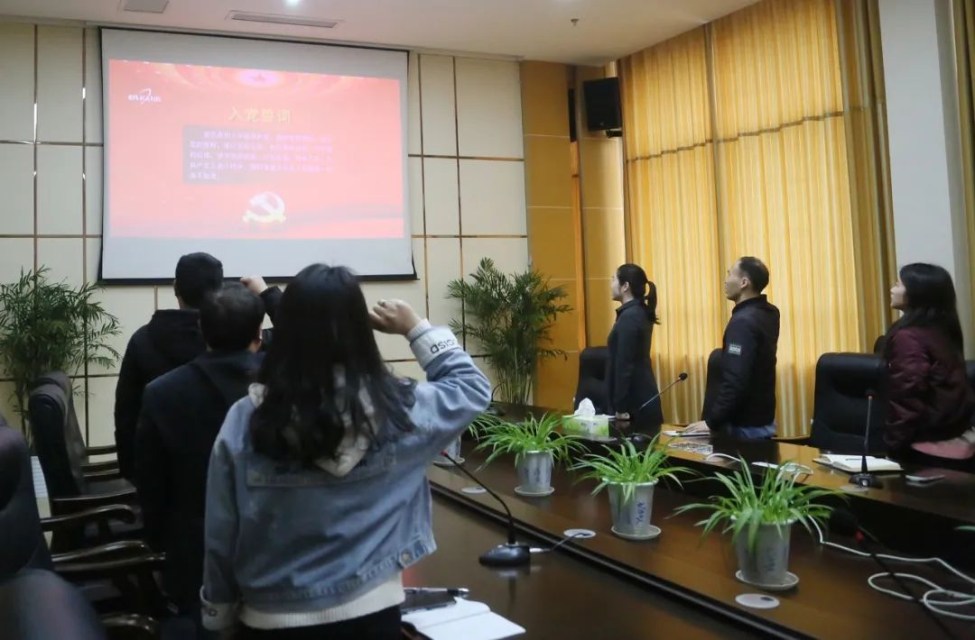 ȫѶ600cc��ײ�(�й�)���޹�˾����